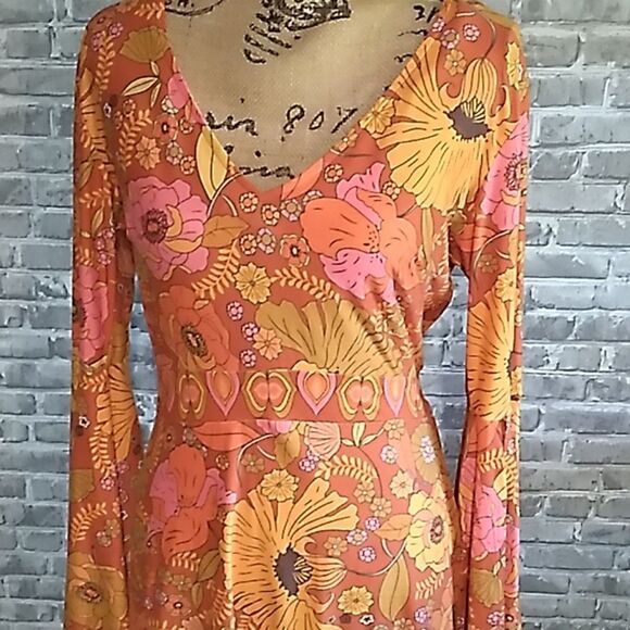 70s retro Bellsleeve Floral Dress - Picture 4 of 10